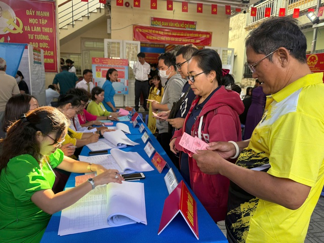 Hàng triệu cử tri TPHCM nô nức đi bầu cử sáng 15/3- Ảnh 7.