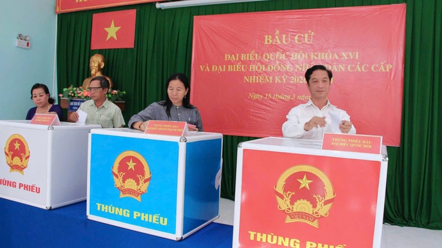 Hàng triệu cử tri TPHCM nô nức đi bầu cử sáng 15/3- Ảnh 8.