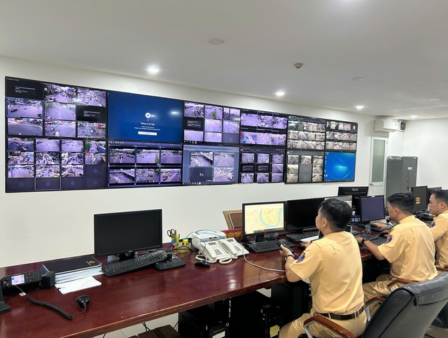 Hệ thống camera giám sát không bỏ sót bất cứ vi phạm giao thông nào- Ảnh 1. Hệ thống camera giám sát không bỏ sót bất cứ vi phạm giao thông nào- Ảnh 1.