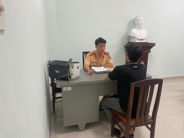 Xử lý nghiêm các trường hợp đăng tải thông tin sai sự thật, xuyên tạc về lực lượng CSGT - Ảnh 1.