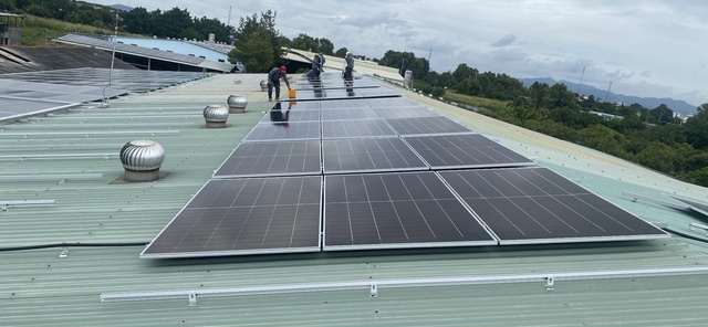 Xu hướng phát triển điện mặt trời mái nhà tại TPHCM tăng nhanh- Ảnh 1.