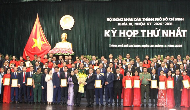 TPHCM trao Giấy chứng nhận đại biểu HĐND khóa XI- Ảnh 2. TPHCM trao Giấy chứng nhận đại biểu HĐND khóa XI- Ảnh 2.