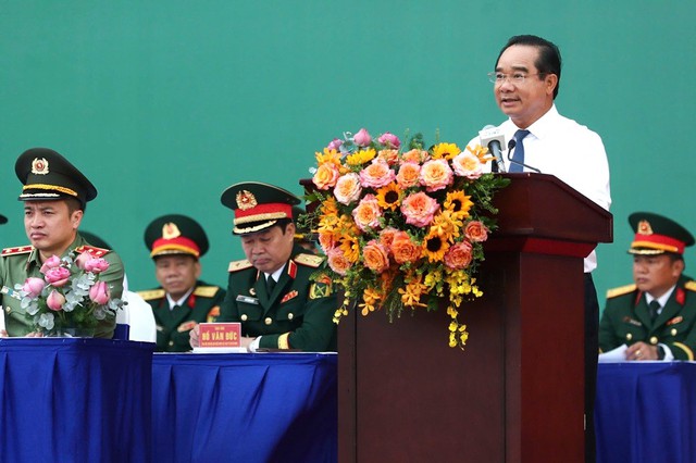 Thanh niên TPHCM hăng hái lên đường nhập ngũ- Ảnh 4.