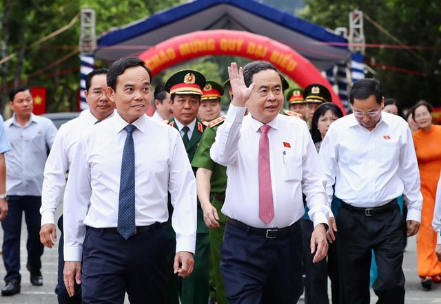 Thanh niên TPHCM hăng hái lên đường nhập ngũ- Ảnh 1.