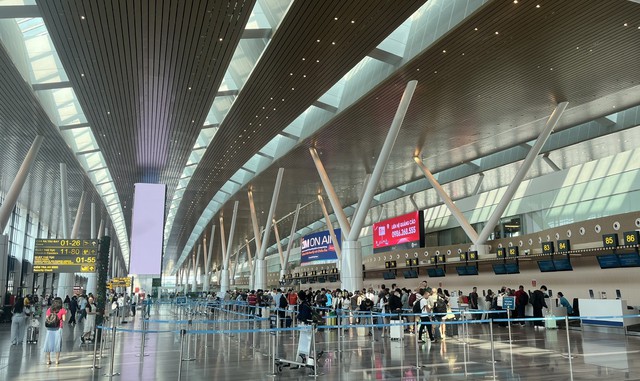 Các hãng tàu xe tăng chuyến, đáp ứng nhu cầu đi lại của người dân dịp lễ- Ảnh 1.