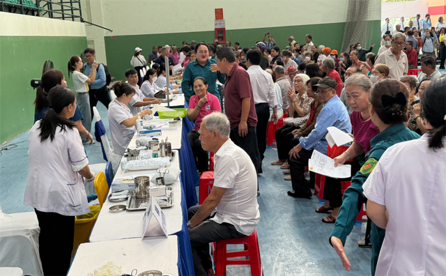 Đồng loạt tổ chức khám tầm soát sức khỏe cho người dân- Ảnh 2.