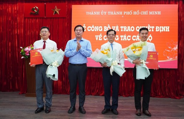 Công bố quyết định của Thành ủy về công tác cán bộ tại Đảng ủy các cơ quan Đảng Thành phố- Ảnh 1.