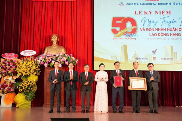 Công ty In Báo Nhân Dân tại TPHCM vinh dự nhận Huân chương Lao động hạng Ba - Ảnh 1.