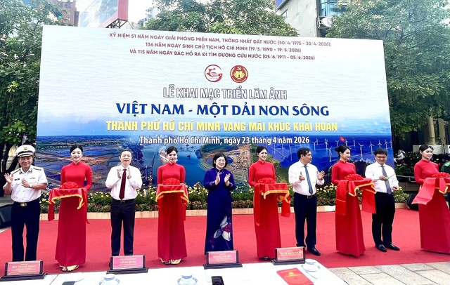 Khai mạc Triển lãm ảnh “Việt Nam - Một dải non sông”- Ảnh 1.
