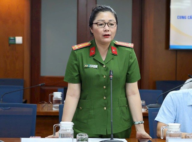 Công an TPHCM bố trí 59 điểm cấp căn cước cho học sinh - Ảnh 1.