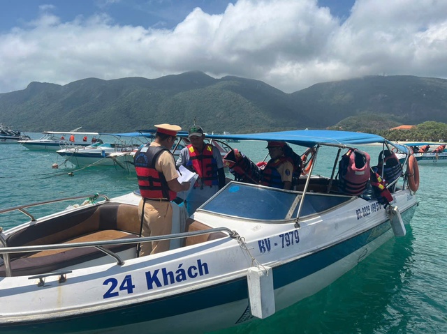 Đảm bảo TTATGT đường thủy nội địa phục vụ người dân vui chơi dịp lễ- Ảnh 1.