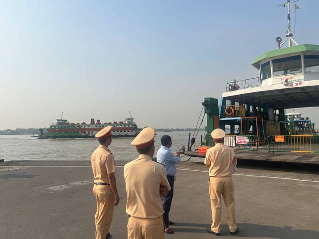 Đảm bảo TTATGT đường thủy nội địa phục vụ người dân vui chơi dịp lễ- Ảnh 2.