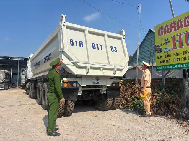 TPHCM rà soát, kiểm tra xe tải tự đổ, sơ mi rơ moóc từ 15 tấn trở lên- Ảnh 2.