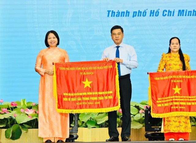 Phong trào thi đua yêu nước gắn với mục tiêu tăng trưởng của Thành phố- Ảnh 3. Phong trào thi đua yêu nước gắn với mục tiêu tăng trưởng của Thành phố- Ảnh 3.