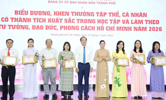 Đảng ủy UBND TPHCM biểu dương 168 tập thể, cá nhân tiêu biểu trong học tập và làm theo Bác- Ảnh 2.