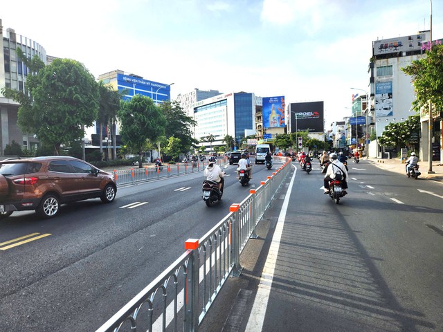 Sáng đầu tiên phân làn đảo chiều trên đường Cộng Hòa, giao thông ổn định- Ảnh 4. Sáng đầu tiên phân làn đảo chiều trên đường Cộng Hòa, giao thông ổn định- Ảnh 4.