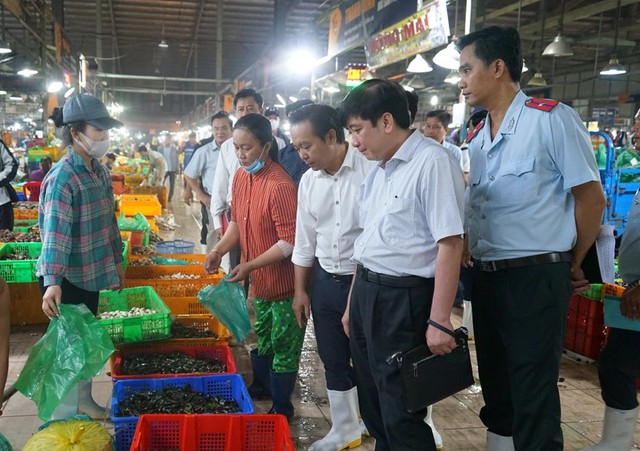 TPHCM tăng cường kiểm soát an toàn thực phẩm- Ảnh 1.