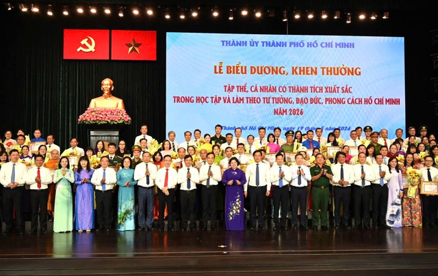 TPHCM tuyên dương gần 360 tập thể, cá nhân tiêu biểu học và làm theo Bác- Ảnh 3.