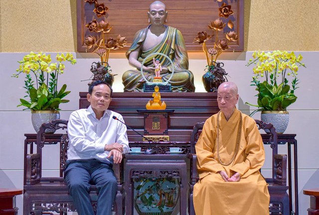 Bí thư Thành ủy TPHCM Trần Lưu Quang thăm, chúc mừng Đại lễ Phật đản- Ảnh 1. Bí thư Thành ủy TPHCM Trần Lưu Quang thăm, chúc mừng Đại lễ Phật đản- Ảnh 1.