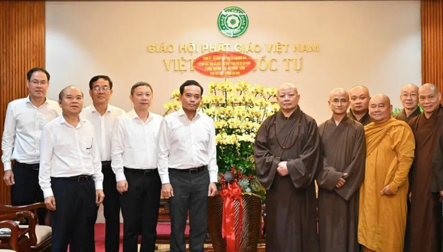 Bí thư Thành ủy TPHCM Trần Lưu Quang thăm, chúc mừng Đại lễ Phật đản- Ảnh 2. Bí thư Thành ủy TPHCM Trần Lưu Quang thăm, chúc mừng Đại lễ Phật đản- Ảnh 2.