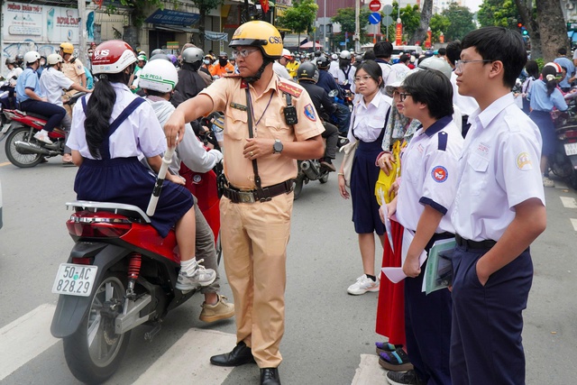 CSGT TPHCM đảm bảo an toàn giao thông phục vụ kỳ thi tuyển sinh lớp 10- Ảnh 1.