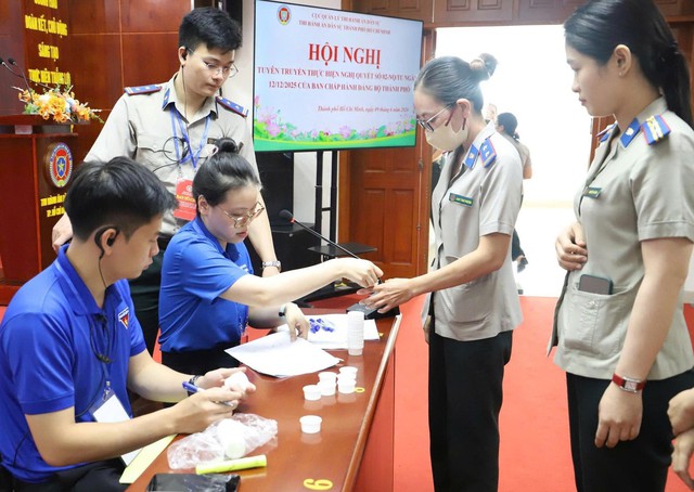 Thi hành án dân sự TPHCM sàng lọc ma túy hơn 1.000 công chức, người lao động- Ảnh 2.