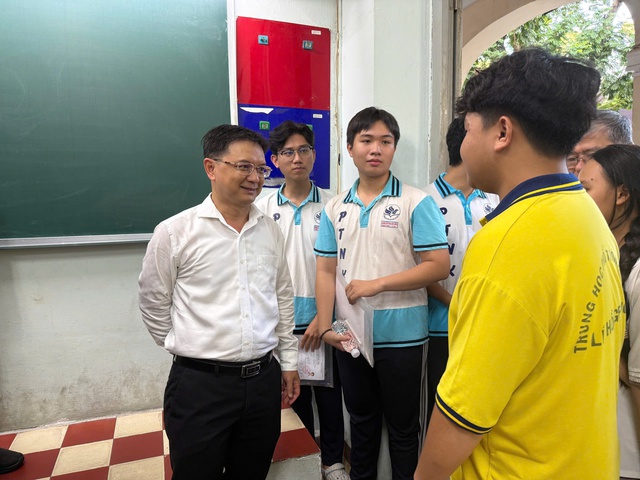 TPHCM: Hơn 142.000 thí sinh bước vào kỳ thi tốt nghiệp THPT năm 2026- Ảnh 1. TPHCM: Hơn 142.000 thí sinh bước vào kỳ thi tốt nghiệp THPT năm 2026- Ảnh 1.