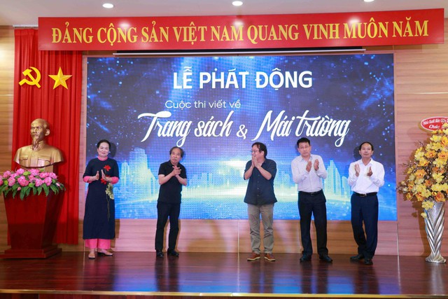 Phát động cuộc thi viết về "Trang sách & Mái trường"- Ảnh 1. Phát động cuộc thi viết về "Trang sách & Mái trường"- Ảnh 1.