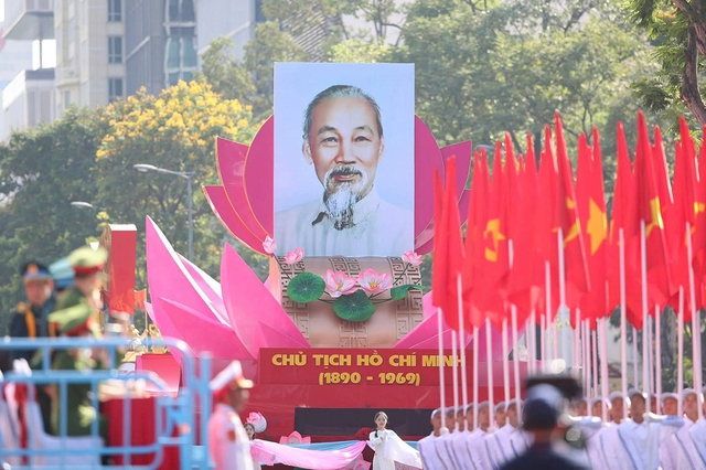 Bắn pháo hoa tại 16 điểm, tổ chức nhiều hoạt động kỷ niệm 50 năm Thành phố mang tên Bác- Ảnh 1. Bắn pháo hoa tại 16 điểm, tổ chức nhiều hoạt động kỷ niệm 50 năm Thành phố mang tên Bác- Ảnh 1.
