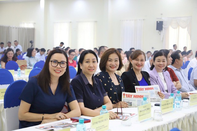 Trao Giải Báo chí khu vực Nam Bộ lần thứ nhất cho 22 tác phẩm xuất sắc- Ảnh 3. Trao Giải Báo chí khu vực Nam Bộ lần thứ nhất cho 22 tác phẩm xuất sắc- Ảnh 3.