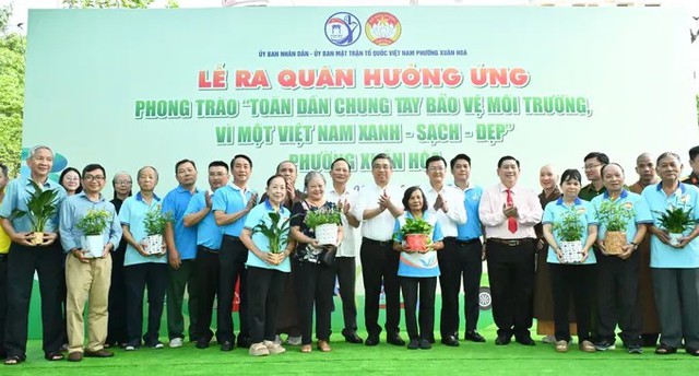 TPHCM chung tay bảo vệ môi trường, xây dựng Thành phố xanh - sạch - đẹp- Ảnh 1. TPHCM chung tay bảo vệ môi trường, xây dựng Thành phố xanh - sạch - đẹp- Ảnh 1.