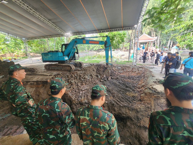 Mở rộng tìm kiếm hài cốt liệt sĩ tại Công viên Lê Thị Riêng- Ảnh 1. Mở rộng tìm kiếm hài cốt liệt sĩ tại Công viên Lê Thị Riêng- Ảnh 1.
