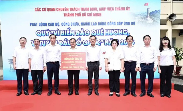 TPHCM gửi trọn nghĩa tình đến tuyến đầu Tổ quốc- Ảnh 1. TPHCM gửi trọn nghĩa tình đến tuyến đầu Tổ quốc- Ảnh 1.