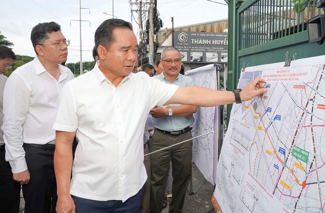 Lãnh đạo TPHCM kiểm tra tiến độ các dự án giao thông trọng điểm- Ảnh 1. Lãnh đạo TPHCM kiểm tra tiến độ các dự án giao thông trọng điểm- Ảnh 1.