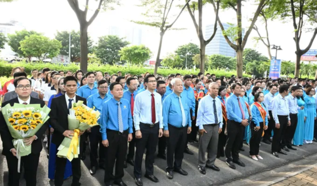 TPHCM tổ chức nhiều hoạt động kỷ niệm 138 năm Ngày sinh Chủ tịch Tôn Đức Thắng- Ảnh 3. TPHCM tổ chức nhiều hoạt động kỷ niệm 138 năm Ngày sinh Chủ tịch Tôn Đức Thắng- Ảnh 3.