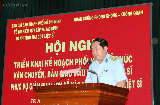 Mẫu hài cốt liệt sĩ TPHCM được vận chuyển bằng máy bay quân sự ra Hà Nội giám định ADN- Ảnh 2.