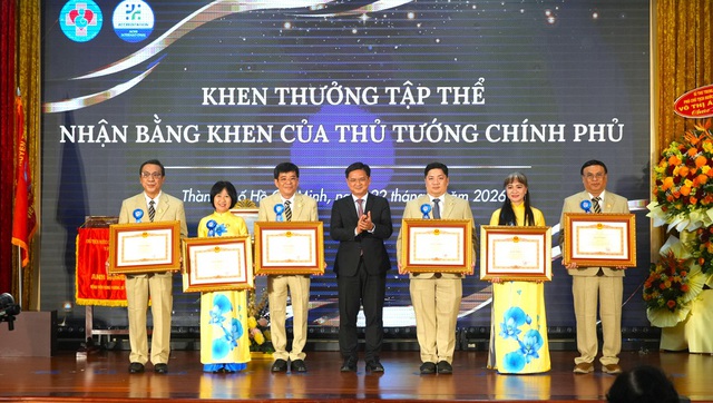 Bệnh viện Hùng Vương đón nhận danh hiệu Anh hùng Lao động, tiên phong triển khai HIFU- Ảnh 2.
