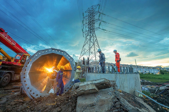 Tuyến điện ngầm 220kV Nhà Bè – Tao Đàn vượt tiến độ, rút ngắn 35% thời gian thực hiện - Ảnh 2.