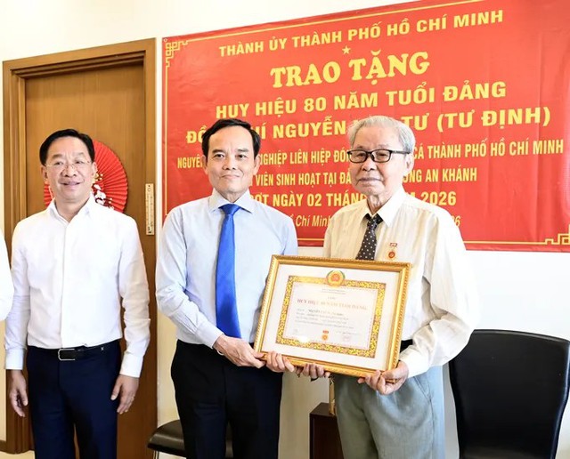 Trao, truy tặng Huy hiệu Đảng cho hơn 24.000 đảng viên dịp Quốc khánh- Ảnh 1.