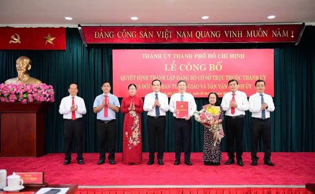 Công bố các quyết định thành lập Đảng bộ cơ sở trực thuộc Thành ủy TPHCM- Ảnh 3. Công bố các quyết định thành lập Đảng bộ cơ sở trực thuộc Thành ủy TPHCM- Ảnh 3.