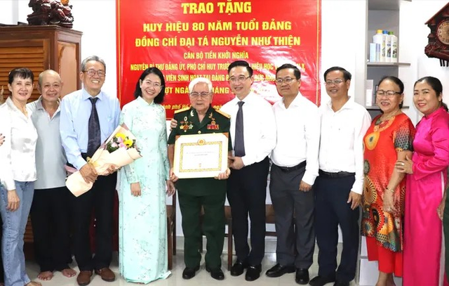 Trao, truy tặng Huy hiệu Đảng cho hơn 24.000 đảng viên dịp Quốc khánh- Ảnh 3.