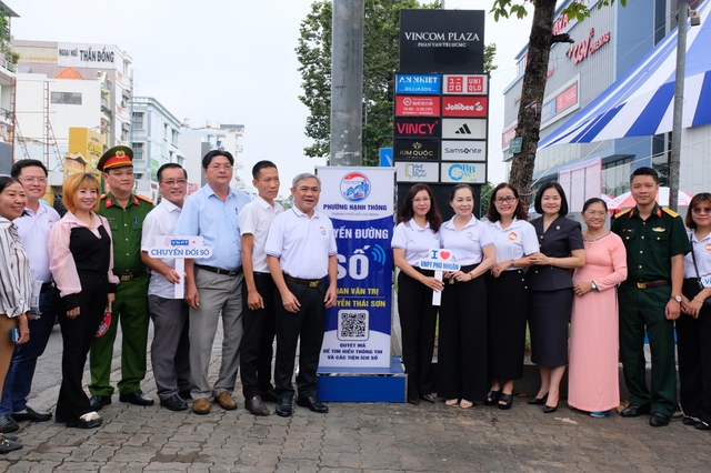 Bài 2: TPHCM đưa chuyển đổi số đến từng khu phố, từng hộ dân- Ảnh 1.