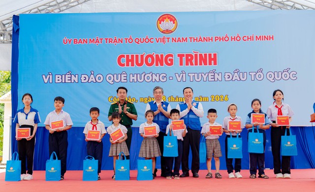 “Trăng thu Biên cương” mang Trung thu ấm áp đến thiếu nhi Côn Đảo- Ảnh 3. “Trăng thu Biên cương” mang Trung thu ấm áp đến thiếu nhi Côn Đảo- Ảnh 3.