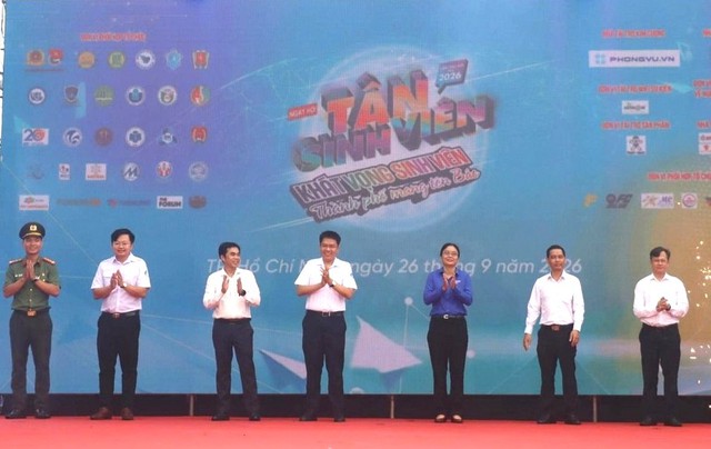 Tân sinh viên TPHCM khởi đầu năm học mới với nhiều hoạt động trải nghiệm- Ảnh 1. Tân sinh viên TPHCM khởi đầu năm học mới với nhiều hoạt động trải nghiệm- Ảnh 1.