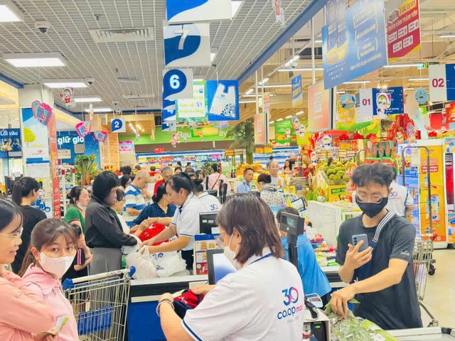 Tiếp sức mùa tựu trường và Trung thu bằng loạt quà tặng- Ảnh 1.