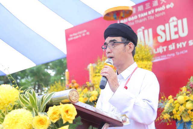 Tín đồ Cao Đài cầu siêu Anh hùng liệt sĩ tại Công viên Lê Thị Riêng- Ảnh 3. Tín đồ Cao Đài cầu siêu Anh hùng liệt sĩ tại Công viên Lê Thị Riêng- Ảnh 3.