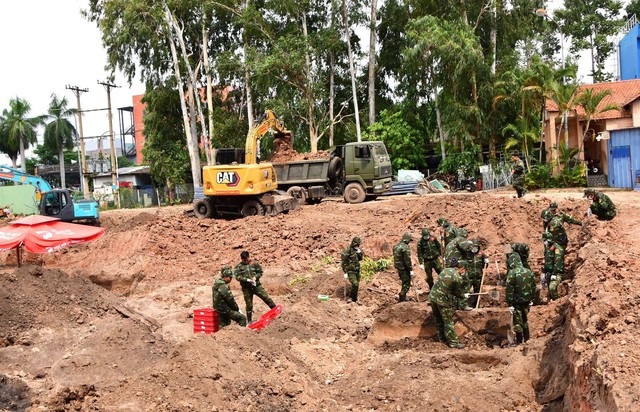 Tín đồ Cao Đài cầu siêu Anh hùng liệt sĩ tại Công viên Lê Thị Riêng- Ảnh 5. Tín đồ Cao Đài cầu siêu Anh hùng liệt sĩ tại Công viên Lê Thị Riêng- Ảnh 5.