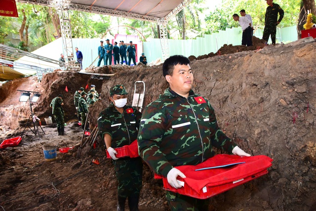 Phát hiện thêm rãnh mộ hài cốt liệt sĩ tại Công viên Lê Thị Riêng- Ảnh 1.
