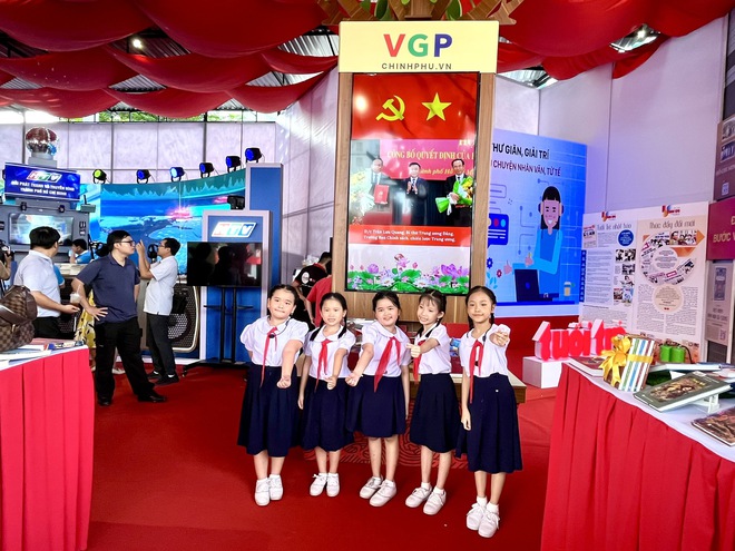 Gian trưng bày của Báo Điện tử Chính phủ tham gia Triển lãm Thành tựu Báo chí - Xuất bản TPHCM- Ảnh 9.