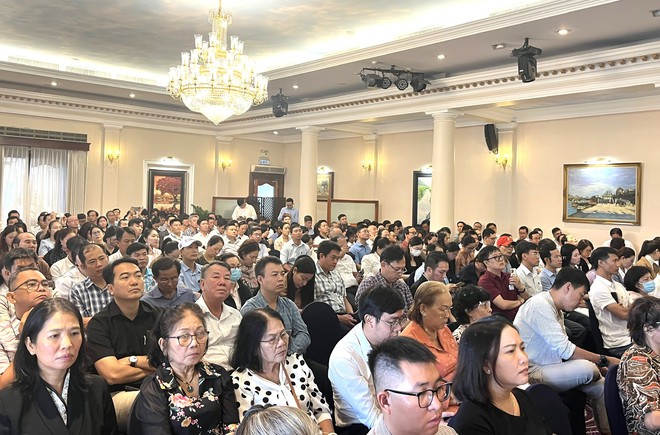 Đối thoại DN và chính quyền TP về quản lý, sử dụng nhà chung cư- Ảnh 1. Đối thoại DN và chính quyền TP về quản lý, sử dụng nhà chung cư- Ảnh 1.